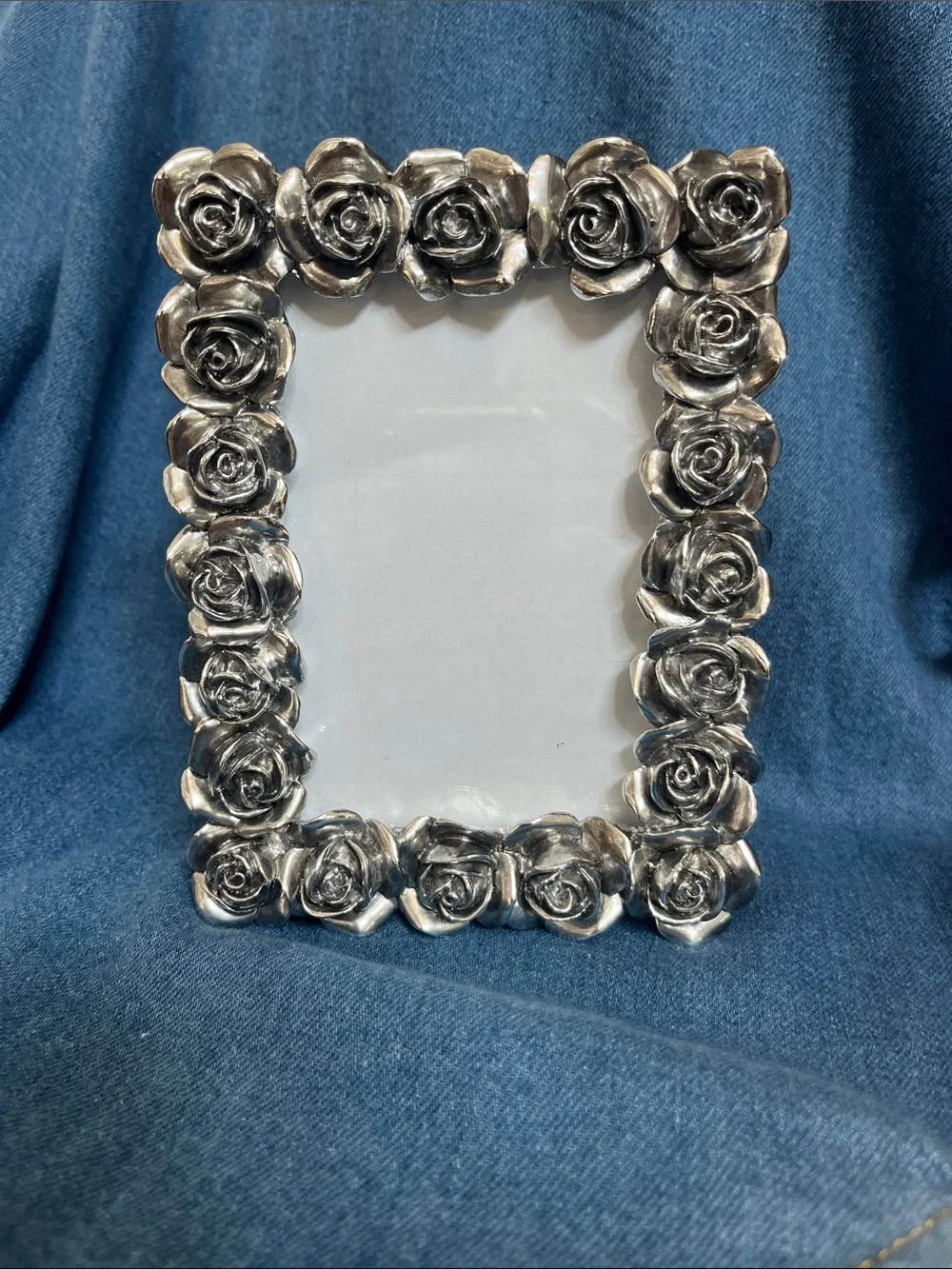 Rose adorned 6 1/2 x 4 1/2 metal frame